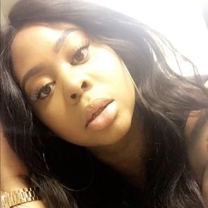 Meet your Posher, Nia